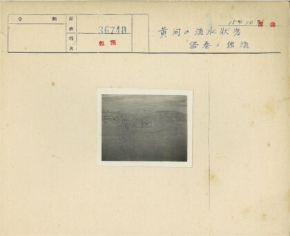 宁静水纹纹理特写.jpg
