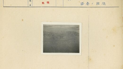 宁静水纹纹理特写.jpg