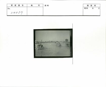 宁静河景与航行船只.jpg