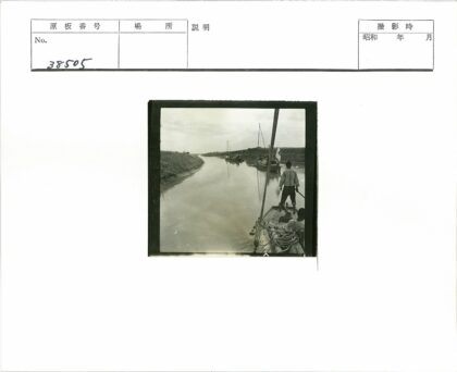 宁静河景船只停泊.jpg