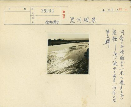 宁静河流草地远山树木.jpg