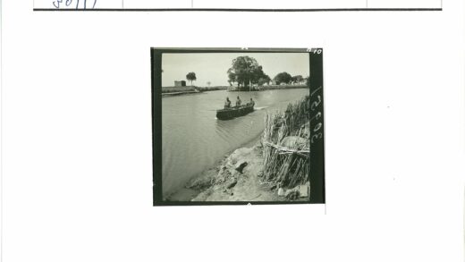宁静河畔行船风光.jpg