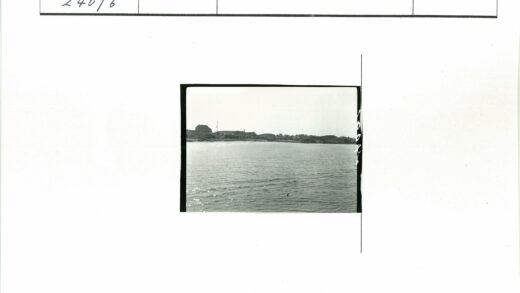宁静海岸与巨石风光.jpg