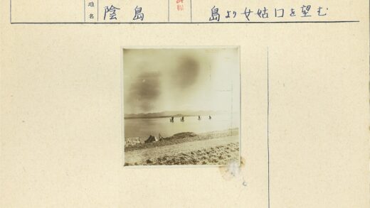 宁静海岸帆船与山景.jpg