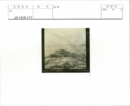 宁静海岸线与远山.jpg