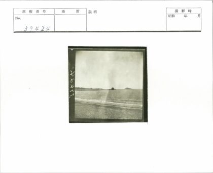 宁静海滩码头宝塔远岛风光.jpg
