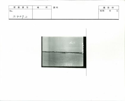 宁静湖岸晴空远树.jpg
