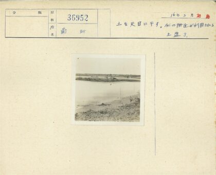 宁静湖畔独行人.jpg