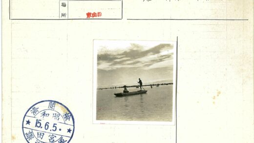 宁静湖面泛舟.jpg