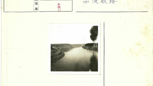 宁静草原河流与远树.jpg