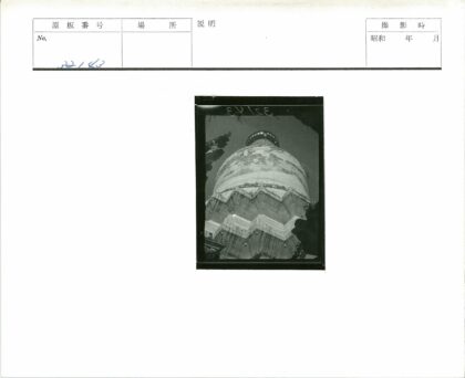 宏伟多层雕花古塔晴空.jpg