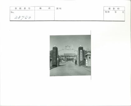 宏伟拱门入口与林荫道景观.jpg