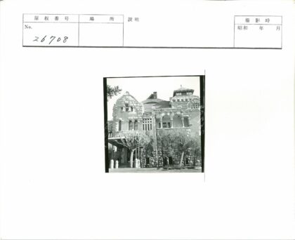 宏伟石建筑拱窗入口景观.jpg