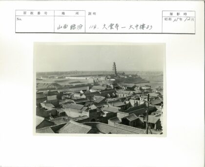 宝塔与贫瘠土地的城市鸟瞰.jpg