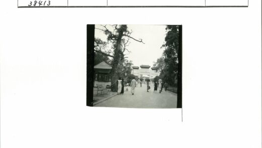 宝塔人行道散步风景.jpg