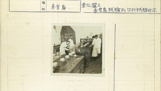 实验室科研人员工作场景.jpg