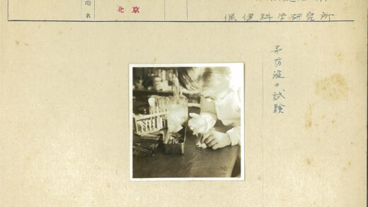 实验室科研工作场景.jpg