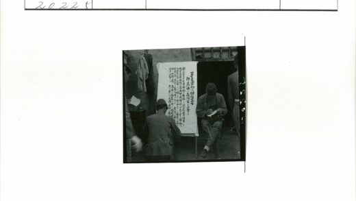 室内两人写作场景.jpg
