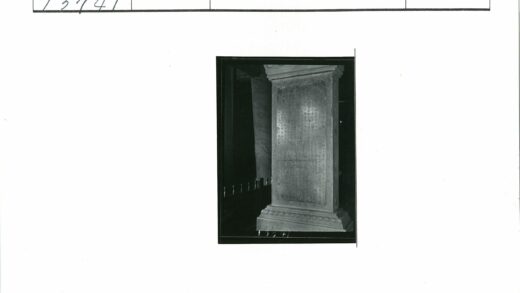 室内古代石碑装饰展示.jpg