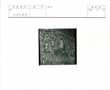 室内壁画中心人物与众人场景.jpg