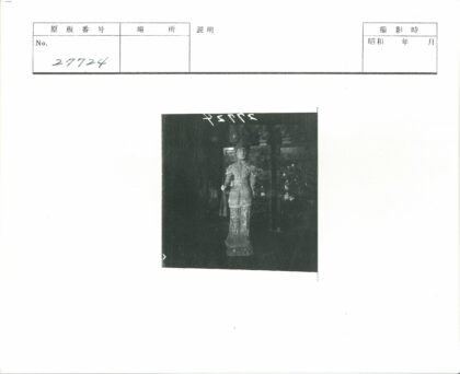 室内复杂服饰雕像摄影.jpg