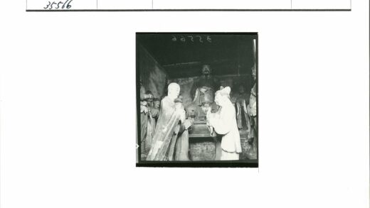 室内寺庙僧侣贵族雕像场景.jpg