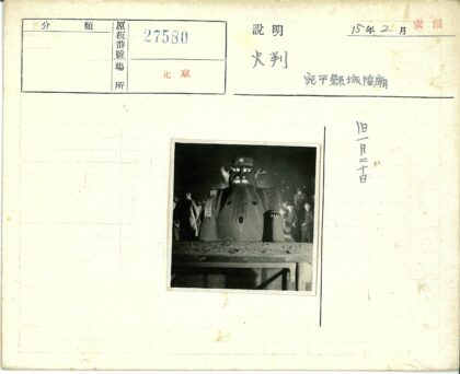 室内巨型雕像灯光人像观察.jpg