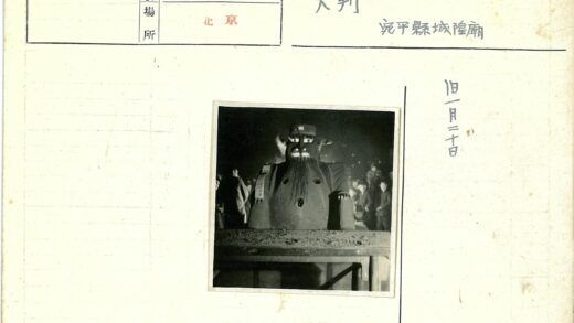 室内巨型雕像灯光人像观察.jpg