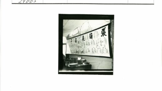 室内横幅与瓶桌静物.jpg