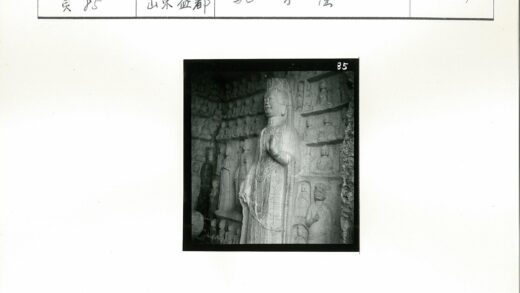 室内石墙雕刻神像艺术.jpg