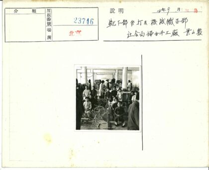 室内纺织场景人群聚集.jpg