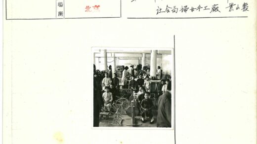 室内纺织场景人群聚集.jpg