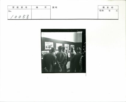 室内观展历史影像.jpg
