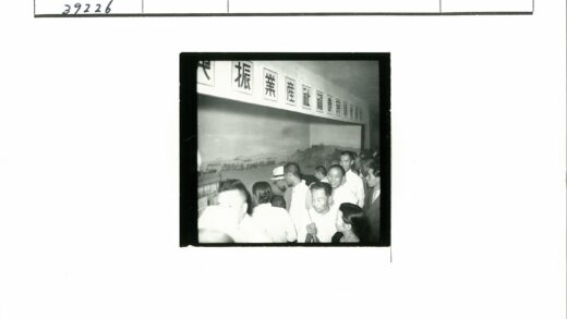 室内观赏山水壁画.jpg