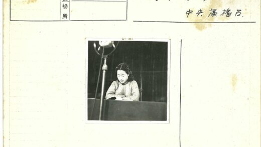 室内阅读与麦克风场景.jpg