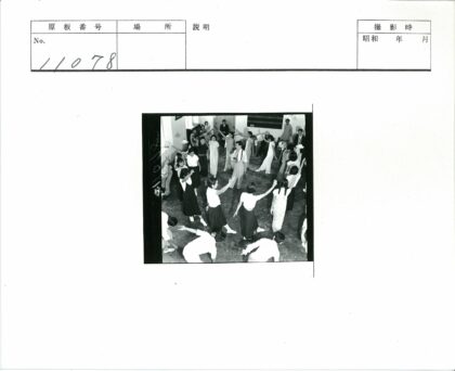 室内集体舞蹈锻炼老照片.jpg
