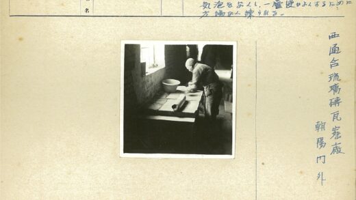 室内靠窗工作台静物.jpg