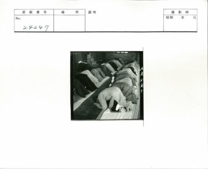 室内鞠躬祈祷仪式.jpg