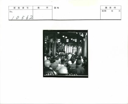 室内音乐会现场悬挂旗帜.jpg