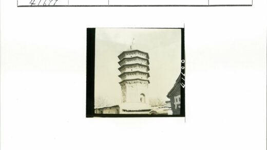 室外宝塔与汉字建筑风景.jpg