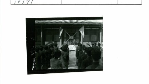 室外庭院演讲与旗帜传统建筑.jpg