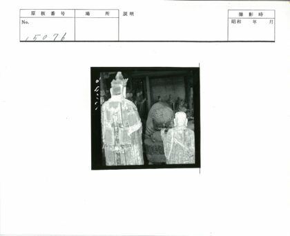 寺庙内卧佛雕像与木结构建筑.jpg
