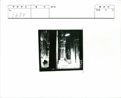 寺庙内景与高大雕像.jpg