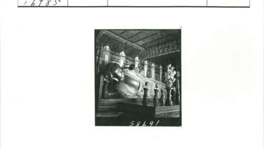 寺庙卧佛雕像与天花装饰.jpg
