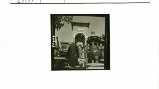 寺庙拱龛雕像与骨灰盒景观.jpg