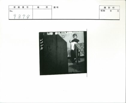 小女孩花桌布手工时光.jpg
