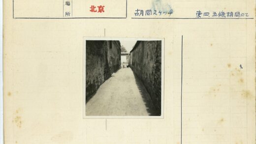 小巷尽头的孩子与狗.jpg