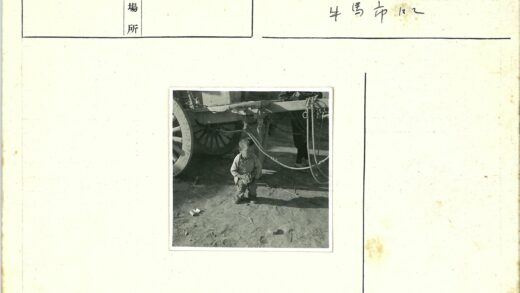 小男孩与大轮木车.jpg