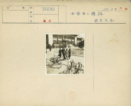 小路行人自行车与大型建筑风景.jpg