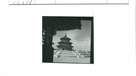 层叠圆形寺庙石阶建筑.jpg